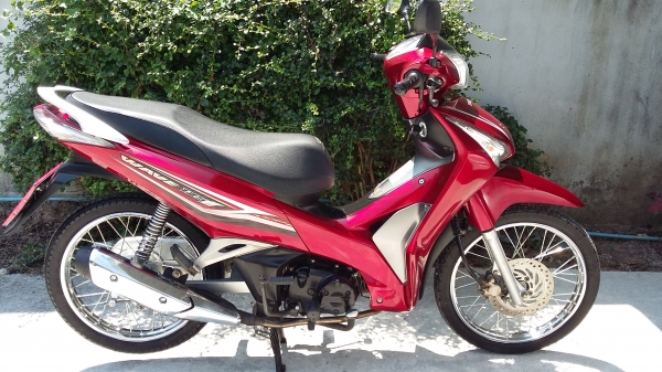 .ขาย  Honda wave i 125 ตัวปลาวาฬ เครื่องเดิมๆ เดินนิ่ง สตาร์ทเท้าใช้ได้ ระบบเบรคหน้า หลัง พร้อมกัน ใช้งานได้ปกติ ระบบไฟหน้า ไฟท้าย ไฟเลี้ยว ไฟเบรค ไฟหน้าปัด ไมล์วิ่งปกติไม่มีกอไมล์ ยางหน้า-หลัง ใหม่กริบสีที่ยางยังไม่จางดอกเต็ม ล้อซี่ลวด ชุดสีไม่มีแตก สภาพ