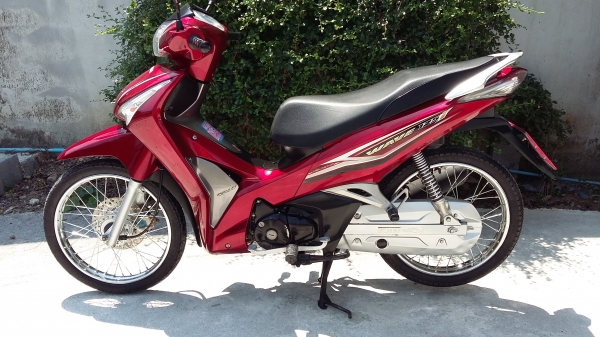 .ขาย  Honda wave i 125 ตัวปลาวาฬ เครื่องเดิมๆ เดินนิ่ง สตาร์ทเท้าใช้ได้ ระบบเบรคหน้า หลัง พร้อมกัน ใช้งานได้ปกติ ระบบไฟหน้า ไฟท้าย ไฟเลี้ยว ไฟเบรค ไฟหน้าปัด ไมล์วิ่งปกติไม่มีกอไมล์ ยางหน้า-หลัง ใหม่กริบสีที่ยางยังไม่จางดอกเต็ม ล้อซี่ลวด ชุดสีไม่มีแตก สภาพ