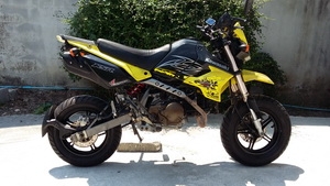 .ขาย  Kawasaki KSR 110c 2010 ตัวปลาวาฬ เครื่องเดิมๆ .ขาย  Kawasaki KSR 110c 2010 ตัวปลาวาฬ เครื่องเดิมๆ เดินนิ่ง สตาร์ทเท้าใช้ได้ ระบบเบรคหน้า หลัง พร้อมกัน ใช้งานได้ปกติ ระบบไฟหน้า ไฟท้าย ไฟเลี้ยว ไฟเบรค ไฟหน้าปัด ไมล์วิ่งปกติไม่มีกอไมล์ ยางหน้า-หลัง ใหม