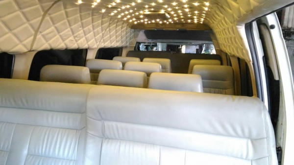 รถตู้JOYLONG ปี2015 วิ่งมา250000ก.ม. สีขาว พึ่งเปลี่ยนเครื่องโตโยต้า1UZ สภาพดีพร้อม แอร์ไมโครบัสฉ่ำๆ ก๊าซNGV 100ลิตร 2ถัง กระจกไฟฟ้า ใช้อะไหล่โตโยต้าได้กว่า90\%ครับ ตัวรถกว้างเท่าคอมมูเตอร์ แต่ได้ตัวรถยาวกว่าคอมมูเตอร์75ซ.ม. ขายเงินสดเท่านั้น ราคา400000บาท รถตู้JOYLONG ปี2015 วิ่งมา250000ก.ม. สีขาว พึ่งเปลี่ยนเครื่องโตโยต้า1UZ สภาพดีพร้อม แอร์ไมโครบัสฉ่ำๆ ก๊าซNGV 100ลิตร 2ถัง กระจกไฟฟ้า ใช้อะไหล่โตโยต้าได้กว่า90\%ครับ ตัวรถกว้างเท่าคอมมูเตอร์ แต่ได้ตัวรถยาวกว่าคอมมูเตอร์75ซ.ม. ขายเงินสดเท่านั้น ราคา400000บาท