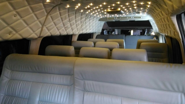 รถตู้JOYLONG ปี2015 วิ่งมา250000ก.ม. สีขาว พึ่งเปลี่ยนเครื่องโตโยต้า1UZ สภาพดีพร้อม แอร์ไมโครบัสฉ่ำๆ ก๊าซNGV 100ลิตร 2ถัง กระจกไฟฟ้า ใช้อะไหล่โตโยต้าได้กว่า90\%ครับ ตัวรถกว้างเท่าคอมมูเตอร์ แต่ได้ตัวรถยาวกว่าคอมมูเตอร์75ซ.ม. ขายเงินสดเท่านั้น ราคา400000บาท รถตู้JOYLONG ปี2015 วิ่งมา250000ก.ม. สีขาว พึ่งเปลี่ยนเครื่องโตโยต้า1UZ สภาพดีพร้อม แอร์ไมโครบัสฉ่ำๆ ก๊าซNGV 100ลิตร 2ถัง กระจกไฟฟ้า ใช้อะไหล่โตโยต้าได้กว่า90\%ครับ ตัวรถกว้างเท่าคอมมูเตอร์ แต่ได้ตัวรถยาวกว่าคอมมูเตอร์75ซ.ม. ขายเงินสดเท่านั้น ราคา400000บาท