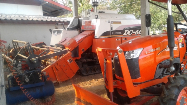 ขายรถเกี่ยวคูโบต้า 60 แรงกับ รถไถคูโบต้า 36 แรง