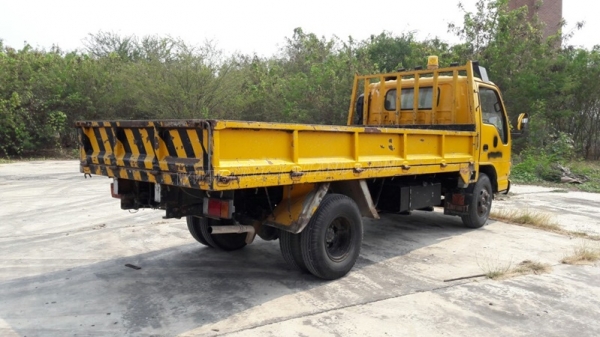 รถบรรทุก 6 ล้อ ISUZU   รถใช้งานได้ปกติ   เอกสารพร้อมโอน