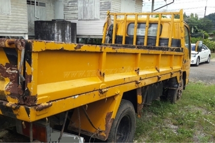 รถบรรทุก 6 ล้อ ISUZU   รถใช้งานได้ปกติ   เอกสารพร้อมโอน