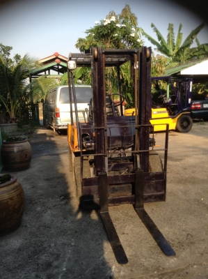 +++ ขายโฟล์คลิฟท์  KOMATSU FG25-10  ขนาด  2.5  ตัน  เครื่องยนต์เบนซิน  แก๊ส  เสา  3  เมตร  เกียร์ธรรมดา  งา 1,070  มม. ยางลม