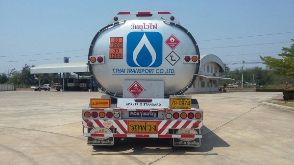 ห่างเทลเลอร์บรรทุกน้ำมัน RCK 3 เพลาแท้ ปี 53 ( 40,000 ลิตร )