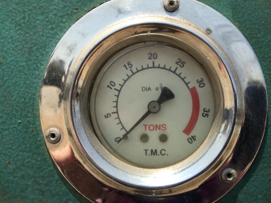 Sell> แท่นอัด TMC 30T. ตัน รุ่นเก่า เหล็กหนา อัดโครงไม่คด พร้อมใช้งาน Sell> แท่นอัด TMC 30T. ตัน รุ่นเก่า เหล็กหนา อัดโครงไม่คด พร้อมใช้งาน