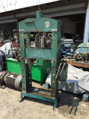 Sell> แท่นอัด TMC 30T. ตัน รุ่นเก่า เหล็กหนา อัดโครงไม่คด พร้อมใช้งาน