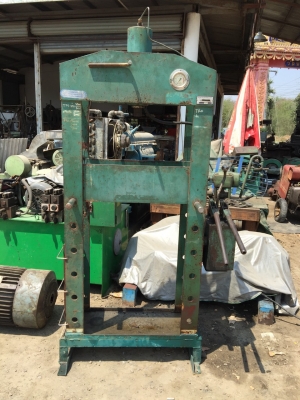 Sell> แท่นอัด TMC 30T. ตัน รุ่นเก่า เหล็กหนา อัดโครงไม่คด พร้อมใช้งาน Sell> แท่นอัด TMC 30T. ตัน รุ่นเก่า เหล็กหนา อัดโครงไม่คด พร้อมใช้งาน