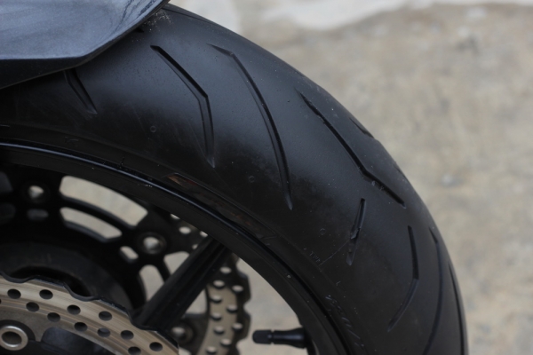 <เอิร์ท พิดโลก>ขาย ER6n 2012 แต่งสวย. โช๊คkayaba ท่อaka อื่นๆ ราคาแบ่งใช้