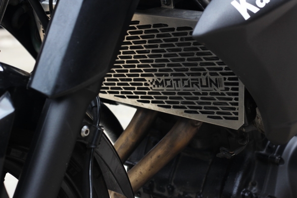 <เอิร์ท พิดโลก>ขาย ER6n 2012 แต่งสวย. โช๊คkayaba ท่อaka อื่นๆ ราคาแบ่งใช้