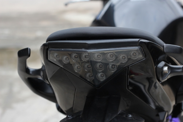 <เอิร์ท พิดโลก>ขาย ER6n 2012 แต่งสวย. โช๊คkayaba ท่อaka อื่นๆ ราคาแบ่งใช้