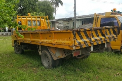 รถบรรทุก 6 ล้อ ISUZU รถใช้งานได้ปกติ ทะเบียนพร้อมโอน