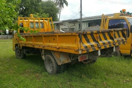 รถบรรทุก 6 ล้อ ISUZU รถใช้งานได้ปกติ ทะเบียนพร้อมโอน
