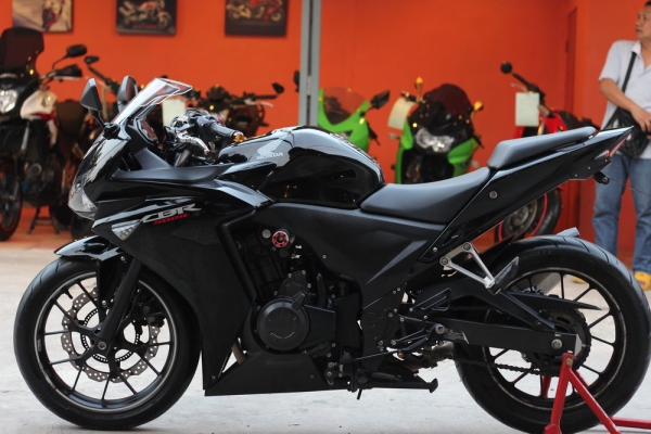 <เอิร์ท พิดโลก> ขาย CBR500r ปี2013 แต่งสวยท่อสูตร เกียรโยง ราคาแบ่งใช้