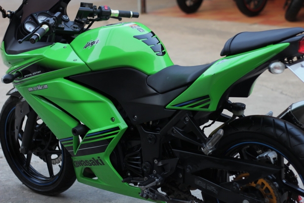 <เอิร์ท พิดโลก> ขาย Ninja250 ปี12 สภาพสวยยางเต็มๆ