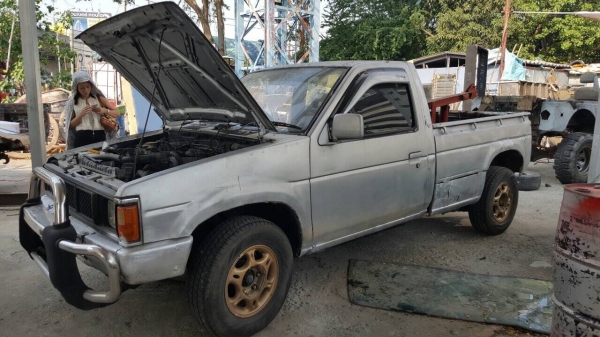 ขายรถยกพร้อมใช้งานเครื่องดีเซล ภาษีไม่ขาดมีเล่มทะเบียนสนใจสอบถามได้