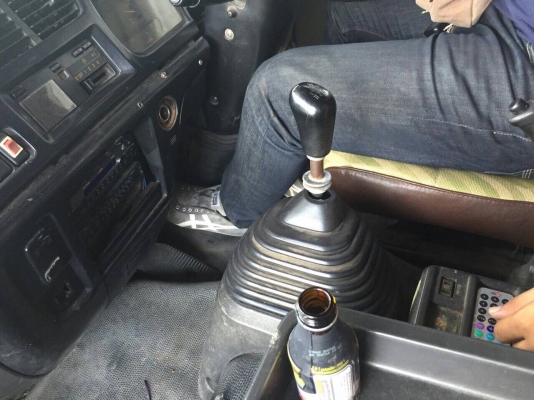 ขาย 10 ล้อ 1 เพลา อีซูซุ เดก้า ช่วงยาวพิเศษ 195 แรง ปี40  สนใจติดต่อ 081-9420141  ,  081-5715326