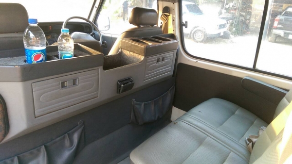 รถตู้ Toyota Hiace รถตู้ Toyota Hiace