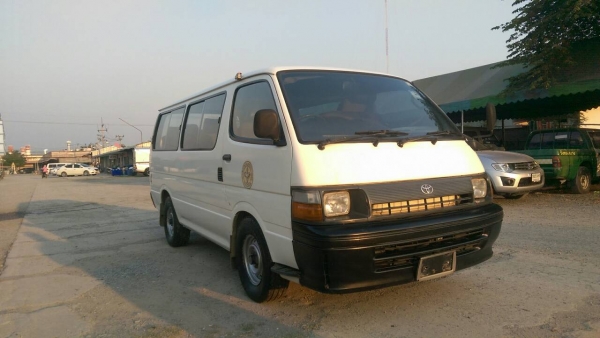 รถตู้ Toyota Hiace รถตู้ Toyota Hiace
