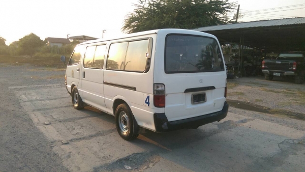 รถตู้ Toyota Hiace รถตู้ Toyota Hiace