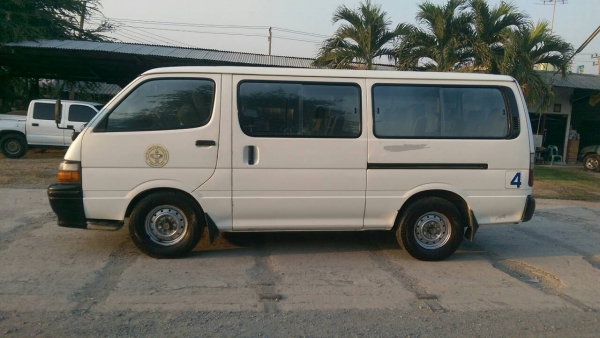 รถตู้ Toyota Hiace รถตู้ Toyota Hiace