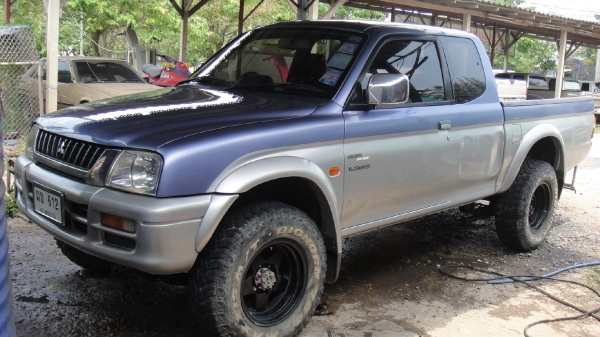 MITSUBISHI L200 STRADA 2.8 MEGACAB 4WD ปี2000 เครื่องดี2.8 ขับดี เกืยปกติ Tel 0862691888 หรือ 0864747394 คานหน้าเดิมไล้ขวามานิด สีบาง คัชชีสวย 165000฿