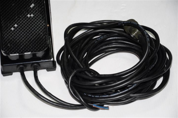 Foot switch (สวิทช์เท้าเหยียบ) ตัวใหญ่ๆ วัสดุเป็นอลูมิเนียมทั้งตัว