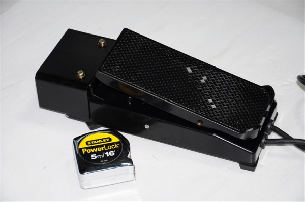 Foot switch (สวิทช์เท้าเหยียบ) ตัวใหญ่ๆ วัสดุเป็นอลูมิเนียมทั้งตัว