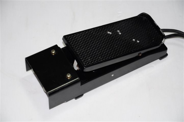 Foot switch (สวิทช์เท้าเหยียบ) ตัวใหญ่ๆ วัสดุเป็นอลูมิเนียมทั้งตัว