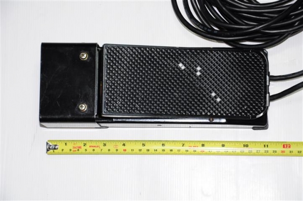 Foot switch (สวิทช์เท้าเหยียบ) ตัวใหญ่ๆ วัสดุเป็นอลูมิเนียมทั้งตัว