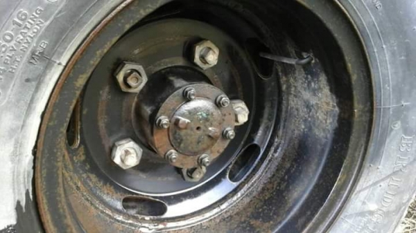 ขาย6ล้อบรรทุก isuzu NKR58LU5 M 110แรงม้า รถห้างแท้