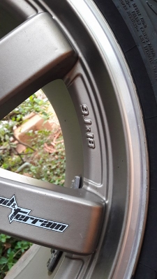 เผื่อมีใครหาครับ แม็กขอบ 18 พร้อมยาง มี 1 คู่ครับ ราคา 4500