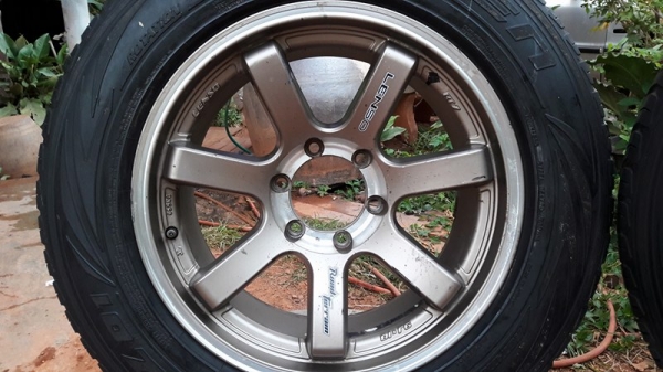 เผื่อมีใครหาครับ แม็กขอบ 18 พร้อมยาง มี 1 คู่ครับ ราคา 4500