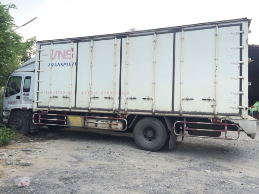 รถหกล้อบรรทุก ตู้แห้ง 10 บาน