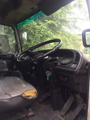 รถหกล้อบรรทุก ตู้แห้ง 10 บาน