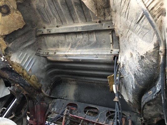 รถนิสสัน 10 ล้อดั้ม UD เปลื่ยนเครื่อง 220 แรงม้า. ปี 33.     สนใจติดต่อ  081 - 6079515