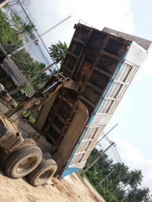 รถนิสสัน 10 ล้อดั้ม UD เปลื่ยนเครื่อง 220 แรงม้า. ปี 33.     สนใจติดต่อ  081 - 6079515