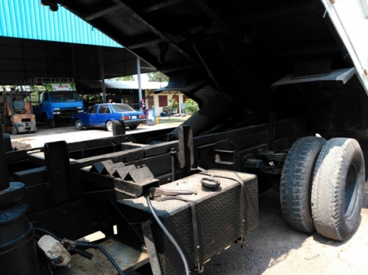 ขายรถบรรทุกหกล้อดั้มฮีโน่ KL300 เครื่อง EH 700 -168 แรงม้ากระบะยาว 4 เมตร ช่วงล้อ 3.70 เมตร