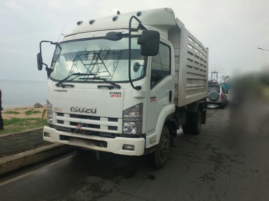 รถอีซูซุ 6 ล้อดั้ม FRR  220 แรงม้า  ปี 55.  ( รถวิ่ง 12x,xxx กม. )     สนใจติดต่อ  081 - 6079515