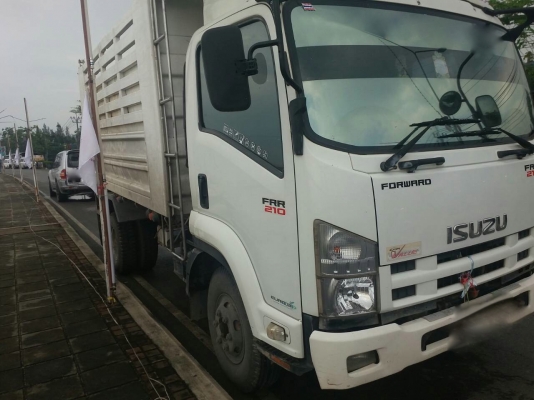 รถอีซูซุ 6 ล้อดั้ม FRR  220 แรงม้า  ปี 55.  ( รถวิ่ง 12x,xxx กม. )     สนใจติดต่อ  081 - 6079515