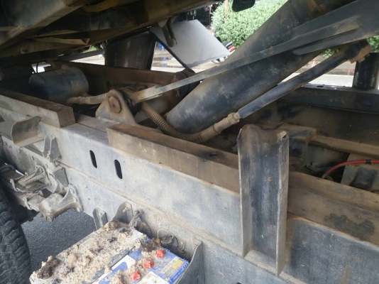 รถอีซูซุ 6 ล้อดั้ม FRR  220 แรงม้า  ปี 55.  ( รถวิ่ง 12x,xxx กม. )     สนใจติดต่อ  081 - 6079515