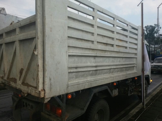 รถอีซูซุ 6 ล้อดั้ม FRR  220 แรงม้า  ปี 55.  ( รถวิ่ง 12x,xxx กม. )     สนใจติดต่อ  081 - 6079515