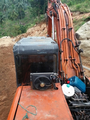 รถแบคโฮ HITACHl  EX 200 - 3.    สนใจติดต่อ  081 - 6079515