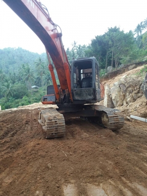 รถแบคโฮ HITACHl  EX 200 - 3.    สนใจติดต่อ  081 - 6079515