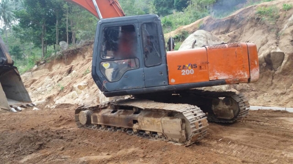 รถแบคโฮ HITACHl  EX 200 - 3.    สนใจติดต่อ  081 - 6079515