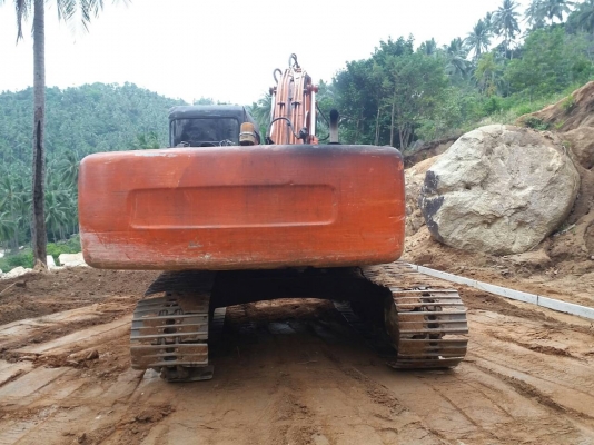 รถแบคโฮ HITACHl  EX 200 - 3.    สนใจติดต่อ  081 - 6079515