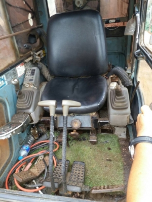 รถแบคโฮ HITACHl  EX 200 - 3.    สนใจติดต่อ  081 - 6079515