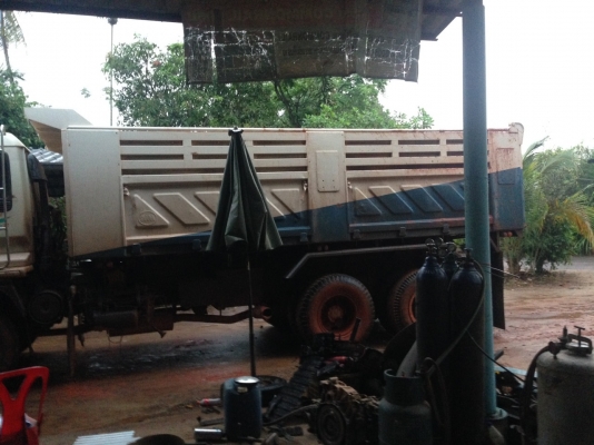 รถอีซุซุ 10 ล้อดั้ม FXZ 270 แรงม้า ปี 47.   สนใจติดต่อ  081 - 6079515