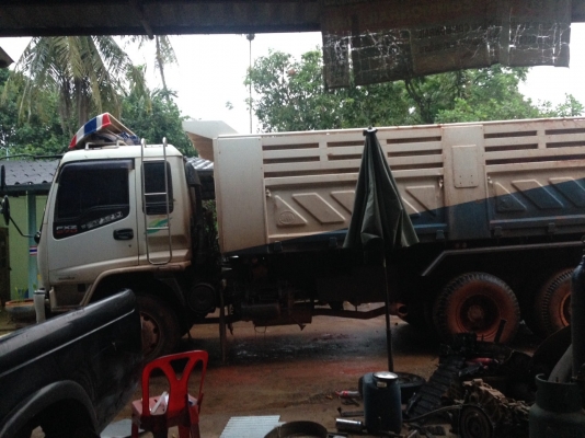 รถอีซุซุ 10 ล้อดั้ม FXZ 270 แรงม้า ปี 47.   สนใจติดต่อ  081 - 6079515